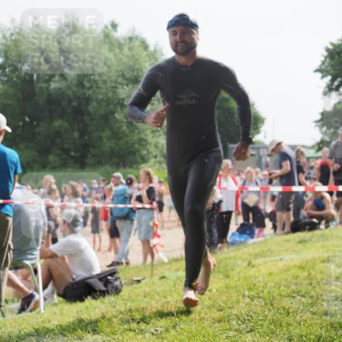 15.06.2025 - 27. Vierlanden-Triathlon KatJ http://msf.ph/oto/7999333 15.06.2025 09:56:25 Schwimmen 260, 314, 315, 323, 438 meine-sportfotos.de