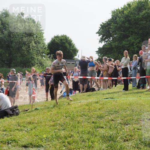 15.06.2025 - 27. Vierlanden-Triathlon KatJ http://msf.ph/oto/7999351 15.06.2025 09:56:38 Schwimmen 254, 276, 286, 320, 341 meine-sportfotos.de