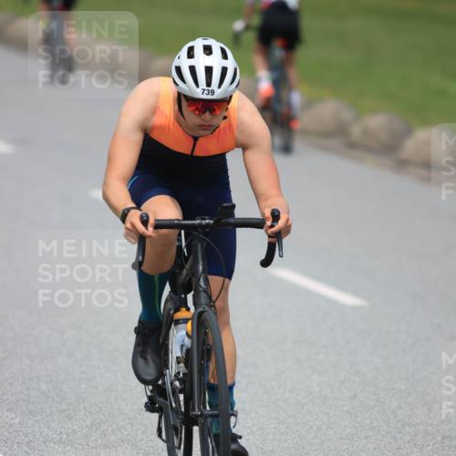 21.06.2025 - 27. Vierlanden-Triathlon H.Heesch http://msf.ph/oto/7999353 15.06.2025 12:30:41 Radfahren 739, 952 meine-sportfotos.de