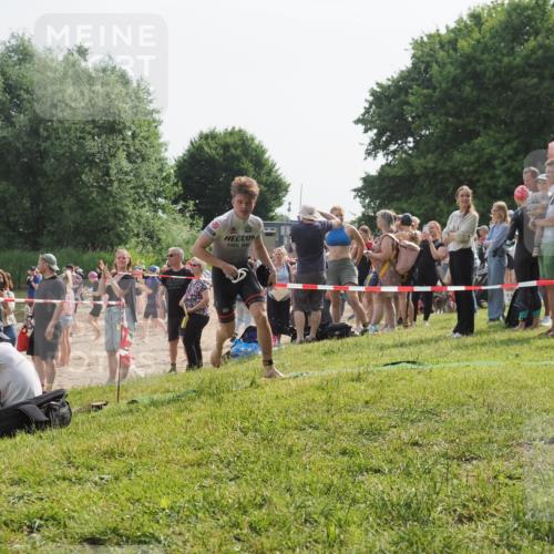 15.06.2025 - 27. Vierlanden-Triathlon KatJ http://msf.ph/oto/7999356 15.06.2025 09:56:38 Schwimmen 254, 276, 286, 320, 341 meine-sportfotos.de