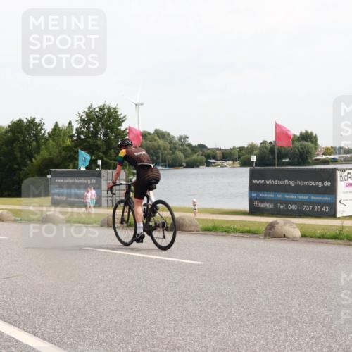 15.06.2025 - 27. Vierlanden-Triathlon H.Heesch http://msf.ph/oto/7999360 15.06.2025 10:23:10 Radfahren 421, 451, 525, 570, 609 meine-sportfotos.de
