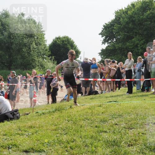 15.06.2025 - 27. Vierlanden-Triathlon KatJ http://msf.ph/oto/7999363 15.06.2025 09:56:38 Schwimmen 254, 276, 286, 320, 341 meine-sportfotos.de