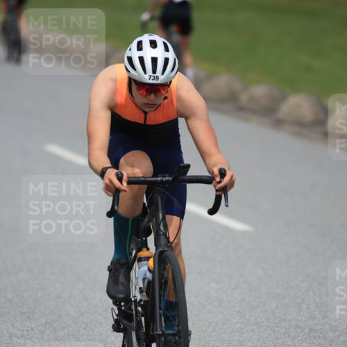21.06.2025 - 27. Vierlanden-Triathlon H.Heesch http://msf.ph/oto/7999367 15.06.2025 12:30:41 Radfahren 739, 952 meine-sportfotos.de