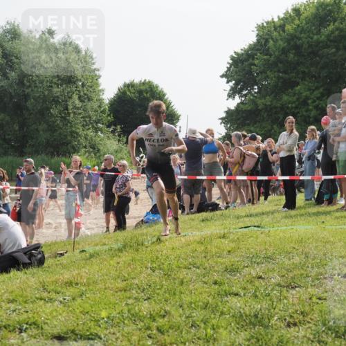 15.06.2025 - 27. Vierlanden-Triathlon KatJ http://msf.ph/oto/7999368 15.06.2025 09:56:38 Schwimmen 254, 276, 286, 320, 341 meine-sportfotos.de
