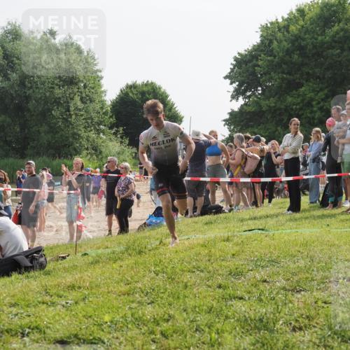 15.06.2025 - 27. Vierlanden-Triathlon KatJ http://msf.ph/oto/7999370 15.06.2025 09:56:38 Schwimmen 254, 276, 286, 320, 341 meine-sportfotos.de