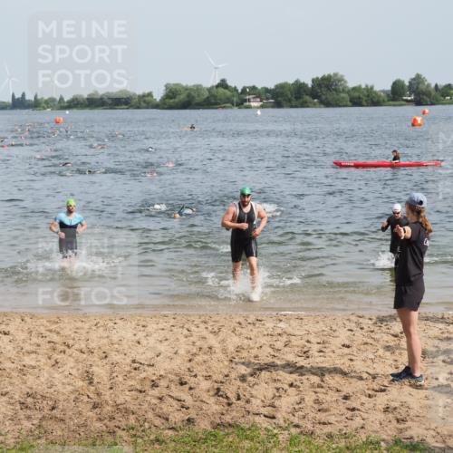 21.06.2025 - 27. Vierlanden-Triathlon MichiJ http://msf.ph/oto/7999372 15.06.2026 10:03:36 Schwimmen 377, 425, 432, 439 meine-sportfotos.de