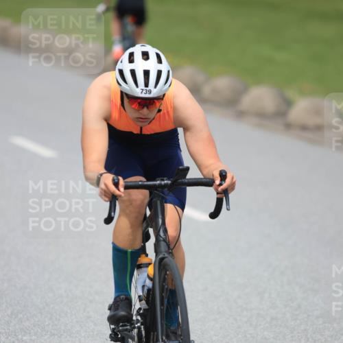 21.06.2025 - 27. Vierlanden-Triathlon H.Heesch http://msf.ph/oto/7999380 15.06.2025 12:30:41 Radfahren 739, 952 meine-sportfotos.de