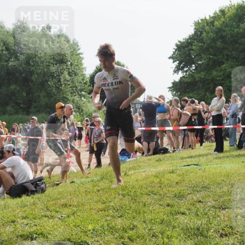 15.06.2025 - 27. Vierlanden-Triathlon KatJ http://msf.ph/oto/7999386 15.06.2025 09:56:39 Schwimmen 254, 276, 286, 320, 341 meine-sportfotos.de