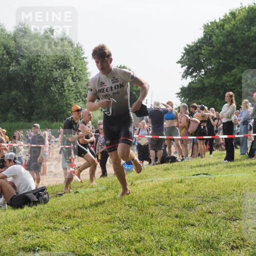 15.06.2025 - 27. Vierlanden-Triathlon KatJ http://msf.ph/oto/7999390 15.06.2025 09:56:39 Schwimmen 254, 276, 286, 320, 341 meine-sportfotos.de