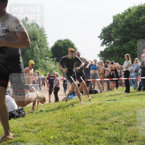 15.06.2025 - 27. Vierlanden-Triathlon KatJ http://msf.ph/oto/7999406 15.06.2025 09:56:40 Schwimmen 254, 276, 286, 320, 341 meine-sportfotos.de