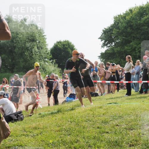 15.06.2025 - 27. Vierlanden-Triathlon KatJ http://msf.ph/oto/7999409 15.06.2025 09:56:40 Schwimmen 254, 276, 286, 320, 341 meine-sportfotos.de