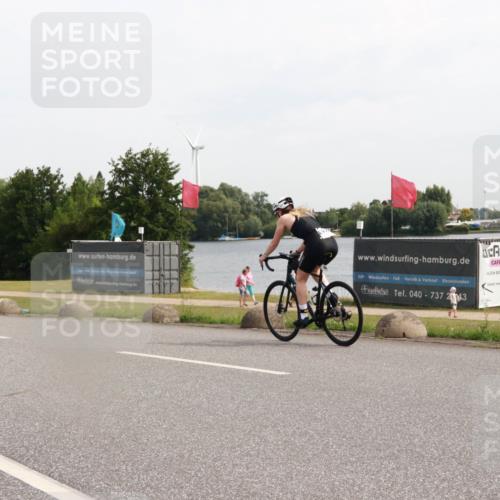 15.06.2025 - 27. Vierlanden-Triathlon H.Heesch http://msf.ph/oto/7999414 15.06.2025 10:23:16 Radfahren 80, 570, 597, 620 meine-sportfotos.de