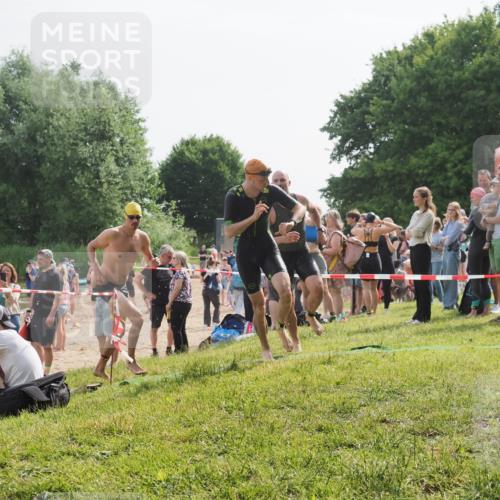 15.06.2025 - 27. Vierlanden-Triathlon KatJ http://msf.ph/oto/7999416 15.06.2025 09:56:40 Schwimmen 254, 276, 286, 320, 341 meine-sportfotos.de
