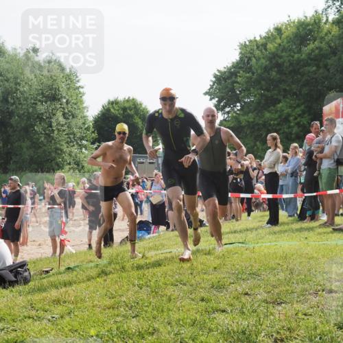 15.06.2025 - 27. Vierlanden-Triathlon KatJ http://msf.ph/oto/7999427 15.06.2025 09:56:41 Schwimmen 254, 276, 286, 320, 341 meine-sportfotos.de