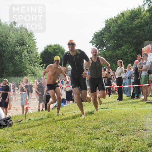 15.06.2025 - 27. Vierlanden-Triathlon KatJ http://msf.ph/oto/7999432 15.06.2025 09:56:41 Schwimmen 254, 276, 286, 320, 341 meine-sportfotos.de