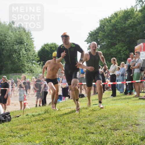 15.06.2025 - 27. Vierlanden-Triathlon KatJ http://msf.ph/oto/7999436 15.06.2025 09:56:41 Schwimmen 254, 276, 286, 320, 341 meine-sportfotos.de