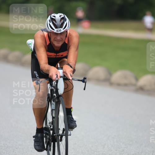 21.06.2025 - 27. Vierlanden-Triathlon H.Heesch http://msf.ph/oto/7999437 15.06.2025 12:30:52 Radfahren 791, 830, 970, 1049, 1050, 1051, 1052 meine-sportfotos.de