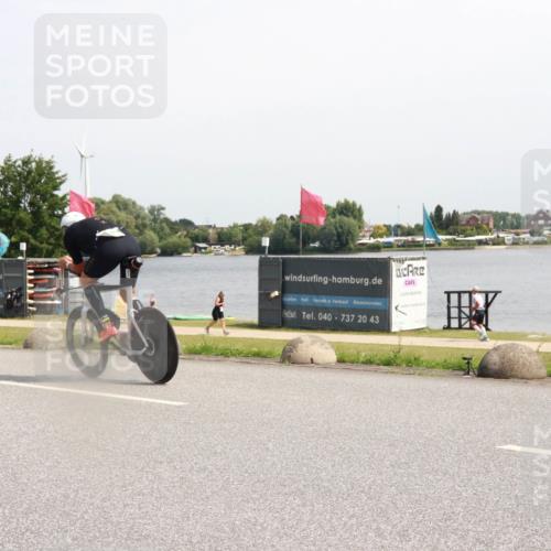 21.06.2025 - 27. Vierlanden-Triathlon H.Heesch http://msf.ph/oto/7999438 15.06.2025 11:39:29 Radfahren 822 meine-sportfotos.de