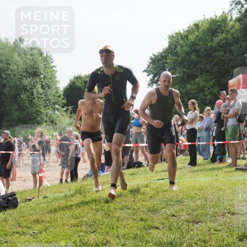 15.06.2025 - 27. Vierlanden-Triathlon KatJ http://msf.ph/oto/7999442 15.06.2025 09:56:41 Schwimmen 254, 276, 286, 320, 341 meine-sportfotos.de