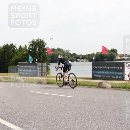15.06.2025 - 27. Vierlanden-Triathlon H.Heesch http://msf.ph/oto/7999467 15.06.2025 10:23:28 Radfahren 60, 64, 507, 608 meine-sportfotos.de