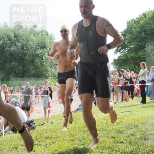 15.06.2025 - 27. Vierlanden-Triathlon KatJ http://msf.ph/oto/7999468 15.06.2025 09:56:42 Schwimmen 254, 276, 281, 286, 320, 341 meine-sportfotos.de