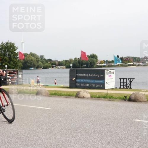 21.06.2025 - 27. Vierlanden-Triathlon H.Heesch http://msf.ph/oto/7999474 15.06.2025 11:39:41 Radfahren 708 meine-sportfotos.de