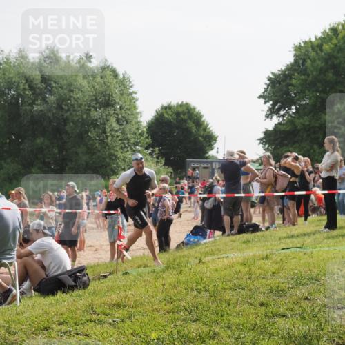 15.06.2025 - 27. Vierlanden-Triathlon KatJ http://msf.ph/oto/7999485 15.06.2025 09:56:43 Schwimmen 254, 276, 281, 286, 320, 341 meine-sportfotos.de