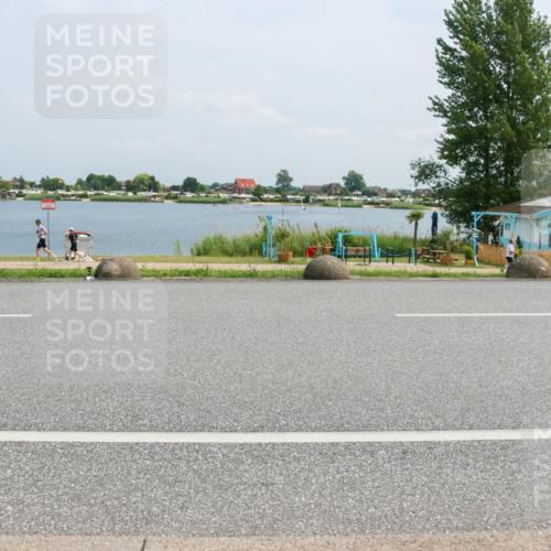 21.06.2025 - 27. Vierlanden-Triathlon H.Heesch http://msf.ph/oto/7999518 15.06.2025 12:31:48 Radfahren 861 meine-sportfotos.de