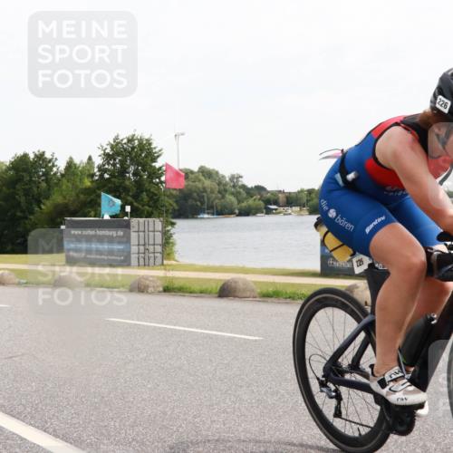 15.06.2025 - 27. Vierlanden-Triathlon H.Heesch http://msf.ph/oto/7999542 15.06.2025 10:23:32 Radfahren 64, 226, 507 meine-sportfotos.de