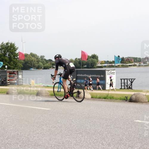 21.06.2025 - 27. Vierlanden-Triathlon H.Heesch http://msf.ph/oto/7999572 15.06.2025 11:39:55 Radfahren 711, 918 meine-sportfotos.de