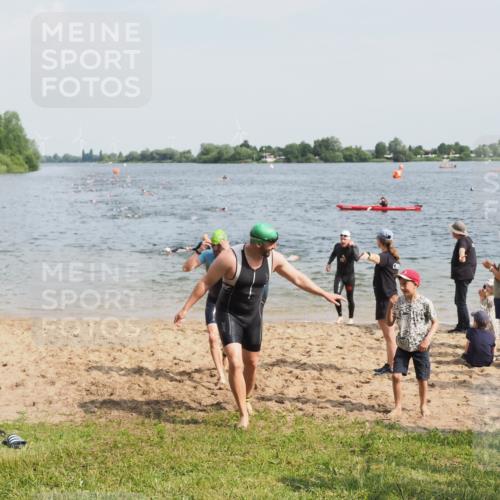 21.06.2025 - 27. Vierlanden-Triathlon MichiJ http://msf.ph/oto/7999593 15.06.2026 10:03:41 Schwimmen 377, 425, 432, 439 meine-sportfotos.de