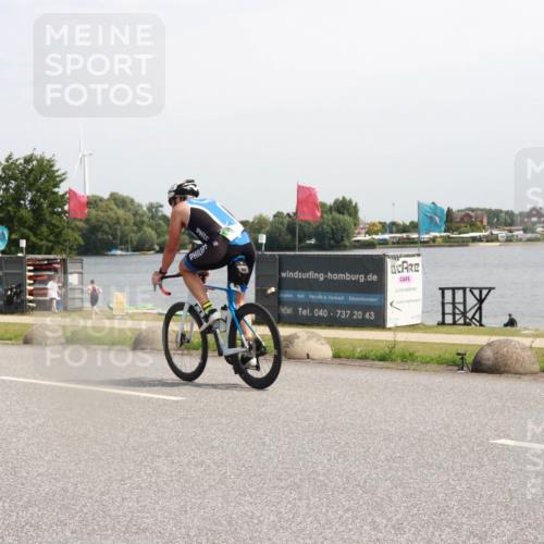 21.06.2025 - 27. Vierlanden-Triathlon H.Heesch http://msf.ph/oto/7999611 15.06.2025 11:40:02 Radfahren 654, 685, 711, 743 meine-sportfotos.de