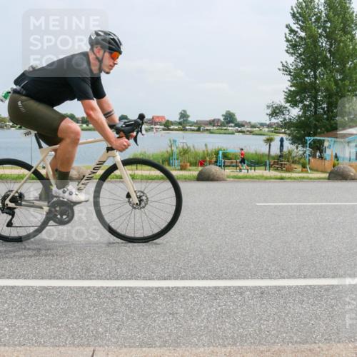 21.06.2025 - 27. Vierlanden-Triathlon H.Heesch http://msf.ph/oto/7999627 15.06.2025 12:32:10 Radfahren 703 meine-sportfotos.de