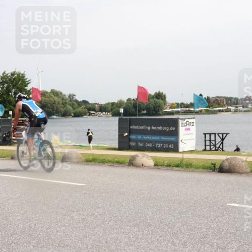 21.06.2025 - 27. Vierlanden-Triathlon H.Heesch http://msf.ph/oto/7999629 15.06.2025 11:40:02 Radfahren 654, 685, 711, 743 meine-sportfotos.de