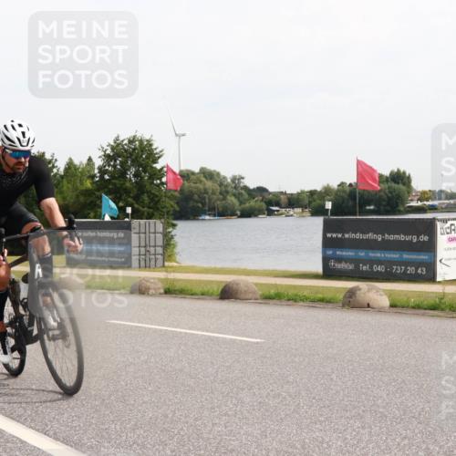 15.06.2025 - 27. Vierlanden-Triathlon H.Heesch http://msf.ph/oto/7999653 15.06.2025 10:24:40 Radfahren 30, 32, 51, 606 meine-sportfotos.de