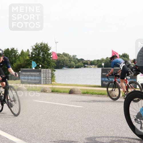 15.06.2025 - 27. Vierlanden-Triathlon H.Heesch http://msf.ph/oto/7999666 15.06.2025 10:25:23 Radfahren 2, 8, 216, 223, 593 meine-sportfotos.de
