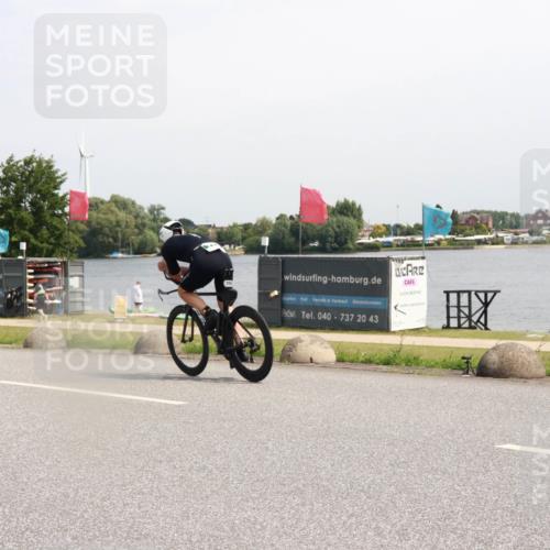 21.06.2025 - 27. Vierlanden-Triathlon H.Heesch http://msf.ph/oto/7999671 15.06.2025 11:40:08 Radfahren 654, 685, 743 meine-sportfotos.de
