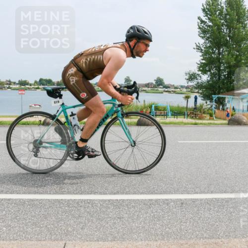 21.06.2025 - 27. Vierlanden-Triathlon H.Heesch http://msf.ph/oto/7999674 15.06.2025 12:32:21 Radfahren 819 meine-sportfotos.de