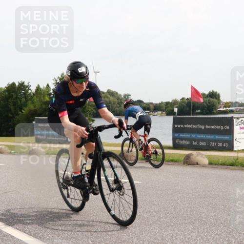15.06.2025 - 27. Vierlanden-Triathlon H.Heesch http://msf.ph/oto/7999675 15.06.2025 10:25:23 Radfahren 2, 8, 216, 223, 593 meine-sportfotos.de