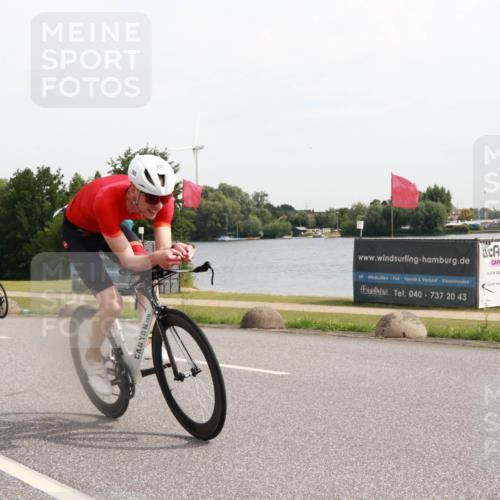 15.06.2025 - 27. Vierlanden-Triathlon H.Heesch http://msf.ph/oto/7999688 15.06.2025 10:25:56 Radfahren 20, 265, 477, 582, 604, 621, 626, 634 meine-sportfotos.de
