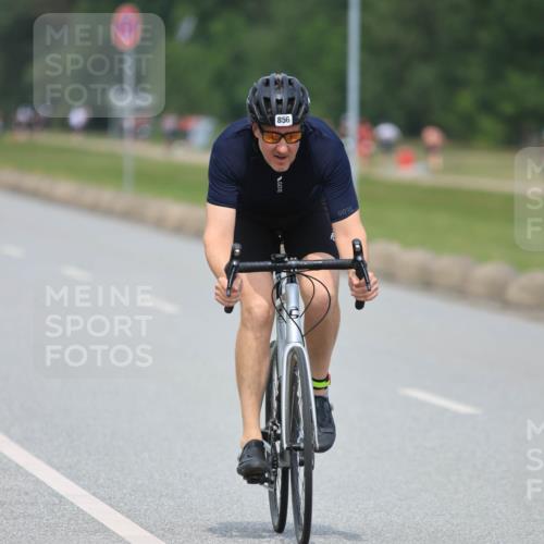 21.06.2025 - 27. Vierlanden-Triathlon H.Heesch http://msf.ph/oto/7999690 15.06.2025 12:31:28 Radfahren 779, 856 meine-sportfotos.de