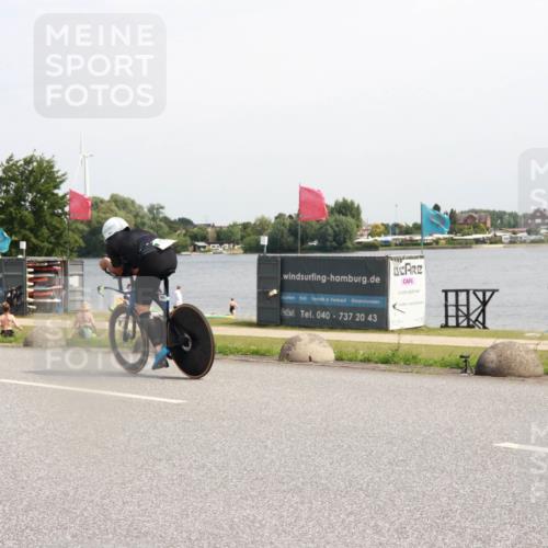 21.06.2025 - 27. Vierlanden-Triathlon H.Heesch http://msf.ph/oto/7999694 15.06.2025 11:40:12 Radfahren 774, 869 meine-sportfotos.de