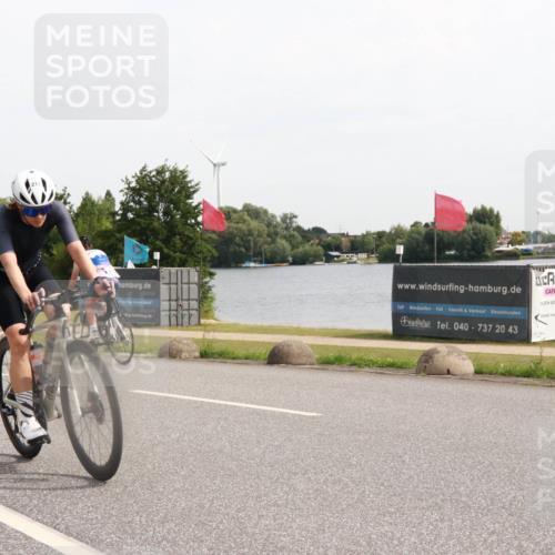 15.06.2025 - 27. Vierlanden-Triathlon H.Heesch http://msf.ph/oto/7999696 15.06.2025 10:26:06 Radfahren 129, 212, 595 meine-sportfotos.de