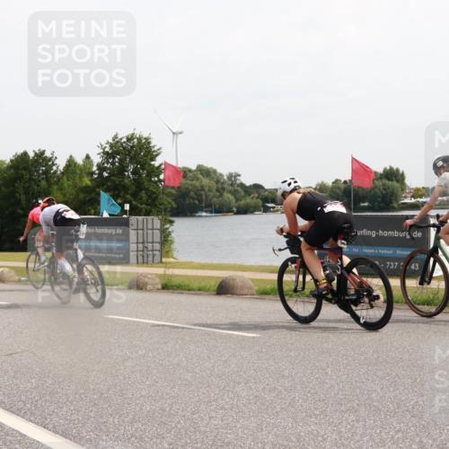 15.06.2025 - 27. Vierlanden-Triathlon H.Heesch http://msf.ph/oto/7999703 15.06.2025 10:26:08 Radfahren 129, 182, 212, 246, 566, 595, 633 meine-sportfotos.de