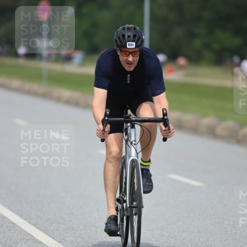 21.06.2025 - 27. Vierlanden-Triathlon H.Heesch http://msf.ph/oto/7999717 15.06.2025 12:31:28 Radfahren 779, 856 meine-sportfotos.de