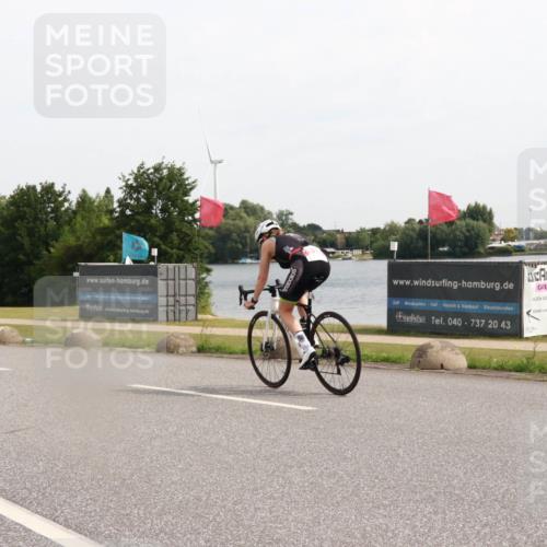 15.06.2025 - 27. Vierlanden-Triathlon H.Heesch http://msf.ph/oto/7999723 15.06.2025 10:26:37 Radfahren 19, 208, 220, 380 meine-sportfotos.de