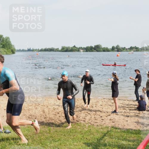 21.06.2025 - 27. Vierlanden-Triathlon MichiJ http://msf.ph/oto/7999733 15.06.2026 10:03:43 Schwimmen 377, 425, 432, 436, 439 meine-sportfotos.de