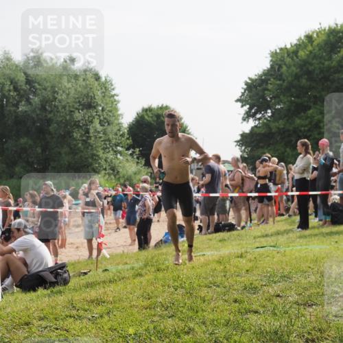 15.06.2025 - 27. Vierlanden-Triathlon KatJ http://msf.ph/oto/7999737 15.06.2025 09:56:51 Schwimmen 258, 275, 281, 301, 320 meine-sportfotos.de