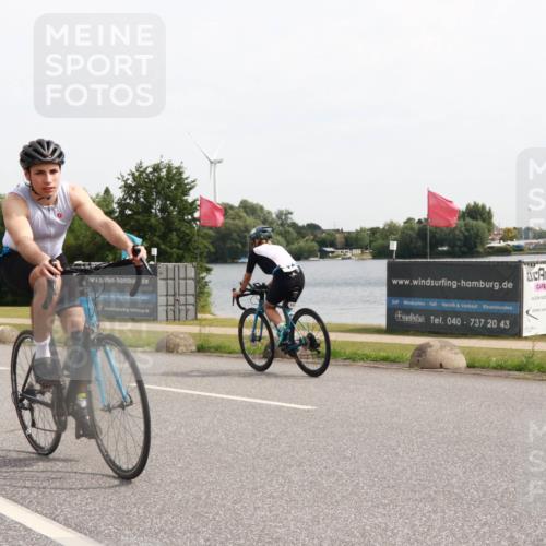 15.06.2025 - 27. Vierlanden-Triathlon H.Heesch http://msf.ph/oto/7999738 15.06.2025 10:26:40 Radfahren 19, 208, 220, 380, 571 meine-sportfotos.de