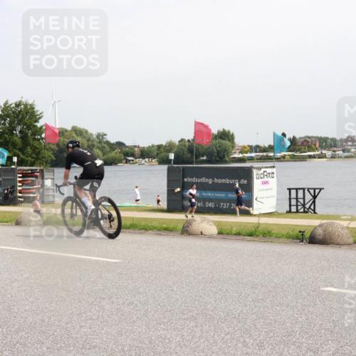 21.06.2025 - 27. Vierlanden-Triathlon H.Heesch http://msf.ph/oto/7999739 15.06.2025 11:40:14 Radfahren 662, 774, 869 meine-sportfotos.de